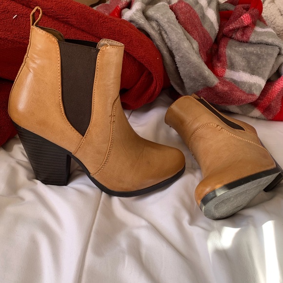 Shoes - Picture 2 of 3